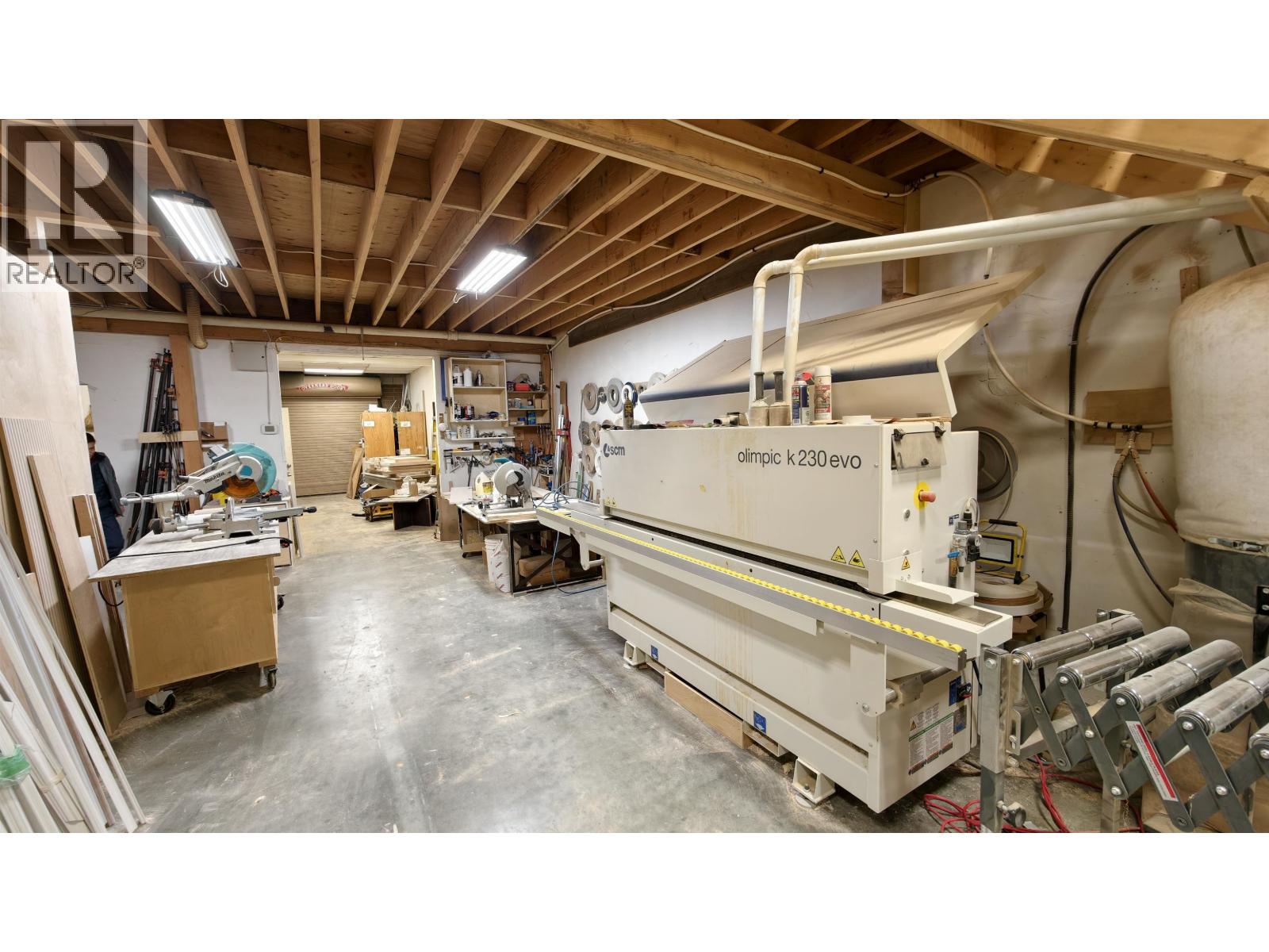 Listing Picture 6 of 18 : 8568 FRASER STREET, Vancouver / 溫哥華 - 魯藝地產 Yvonne Lu Group - MLS Medallion Club Member