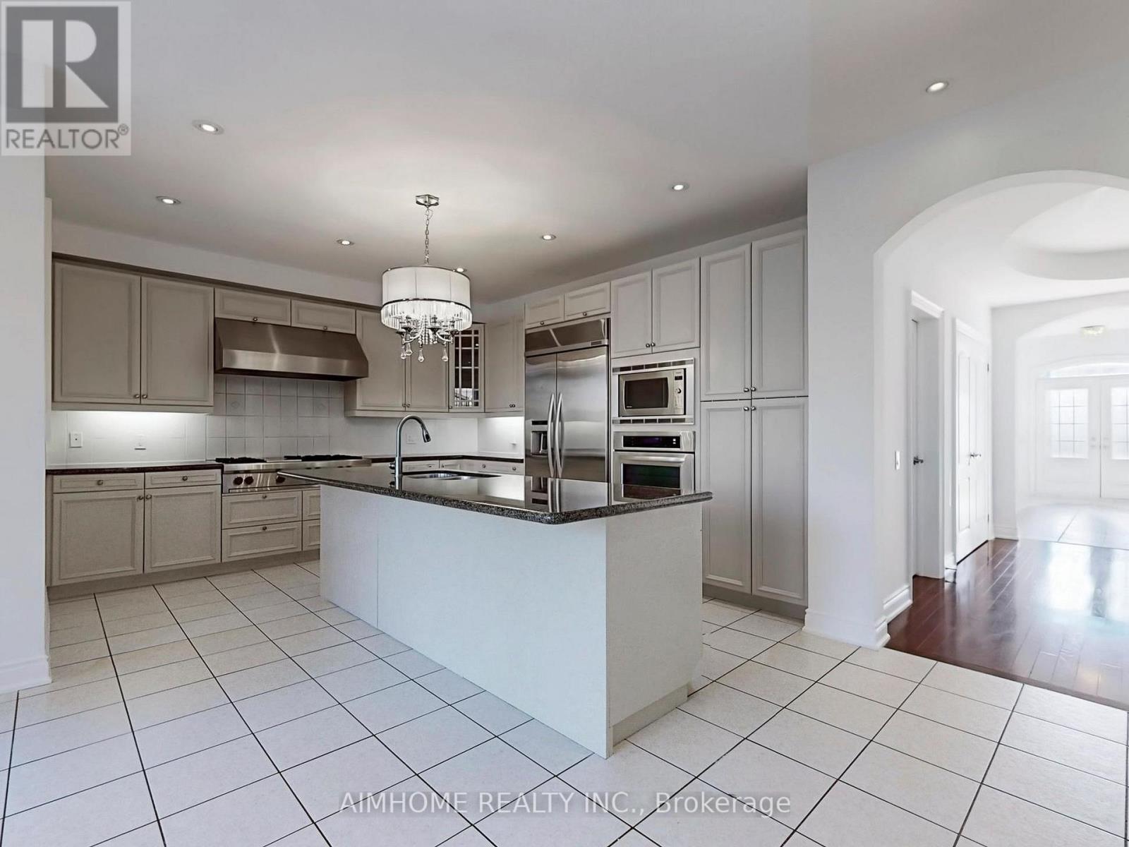 12 Sweet Valerie Court, Vaughan, Ontario  L6A 0C6 - Photo 11 - N12829346