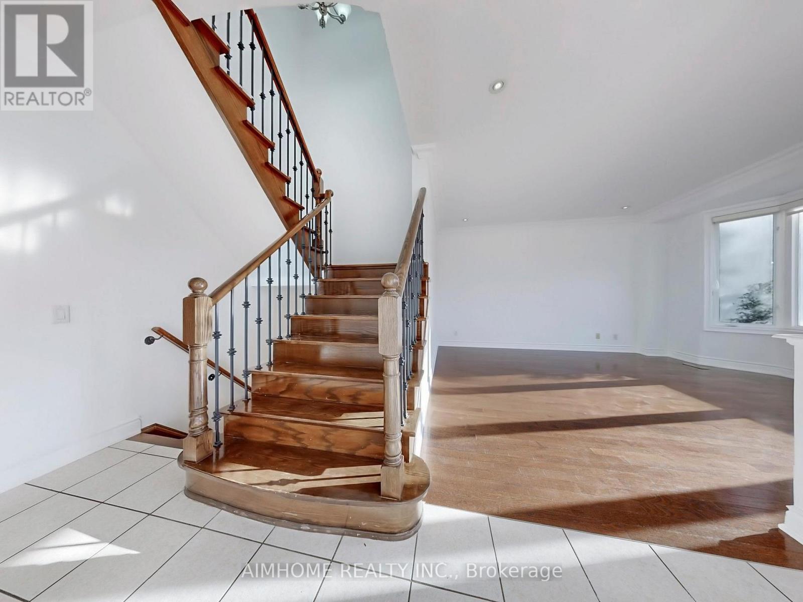 12 Sweet Valerie Court, Vaughan, Ontario  L6A 0C6 - Photo 18 - N12829346