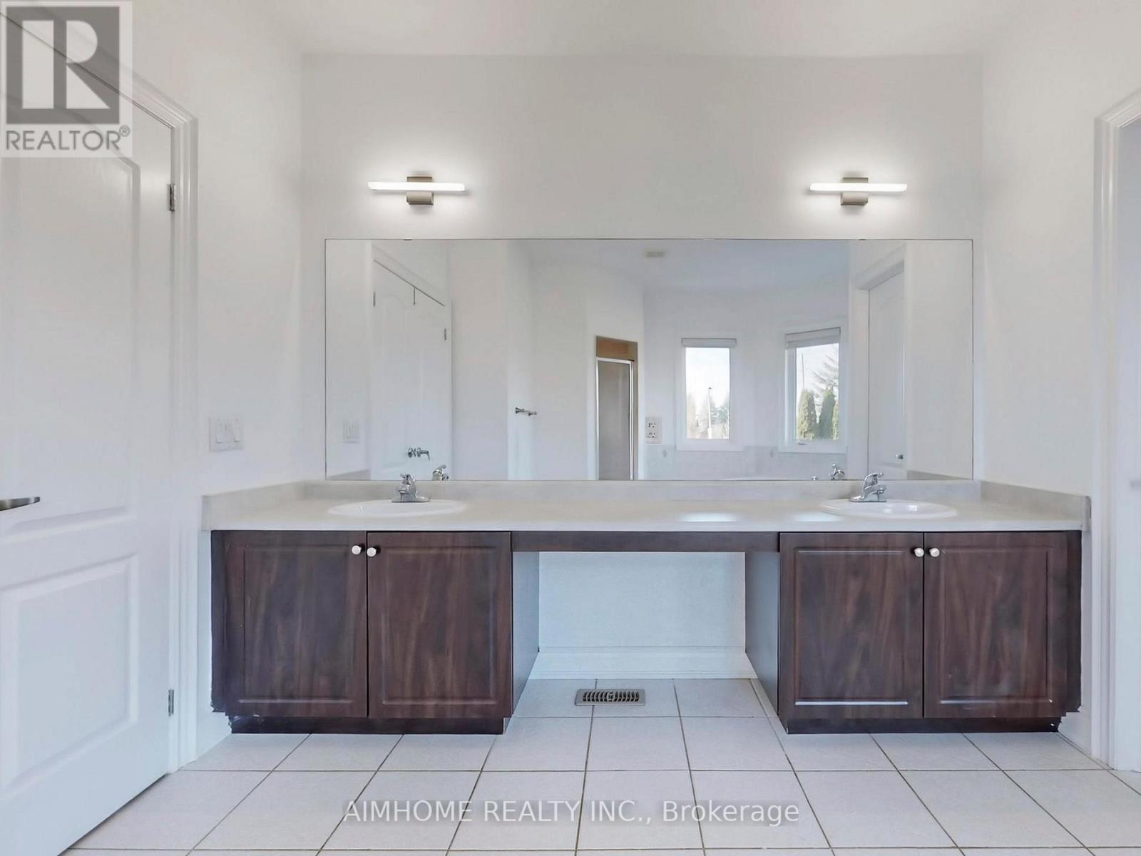 12 Sweet Valerie Court, Vaughan, Ontario  L6A 0C6 - Photo 24 - N12829346