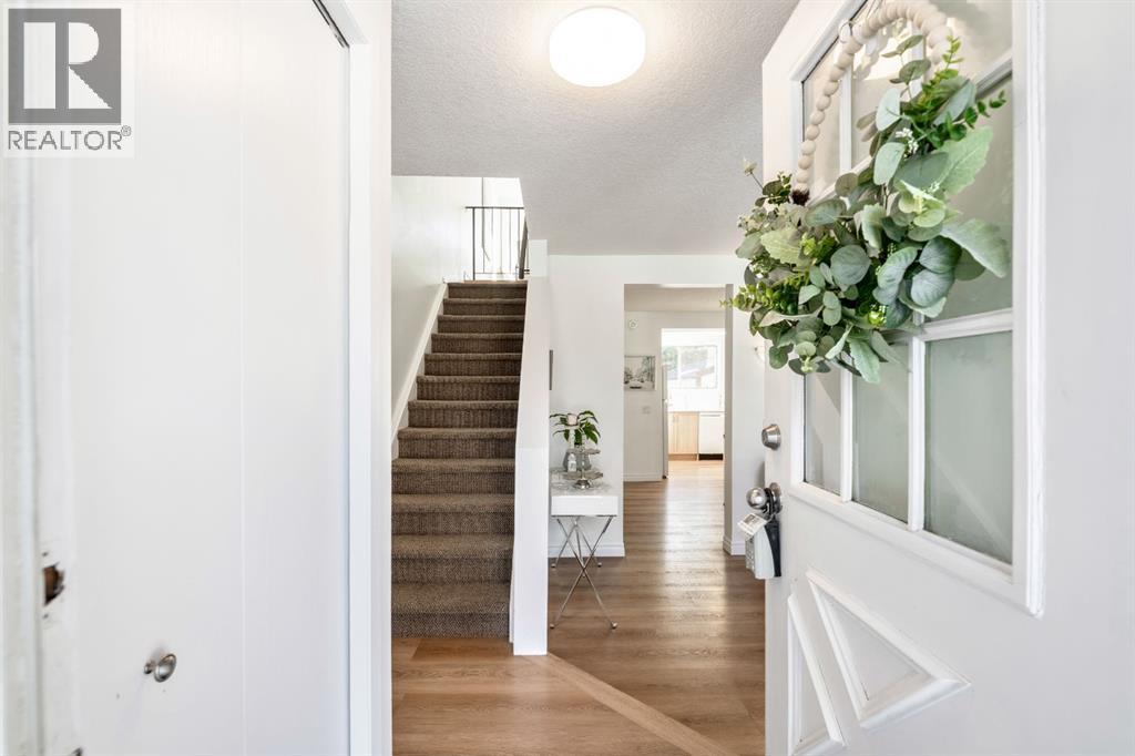 2213 Woodview Drive SW, Calgary, Alberta