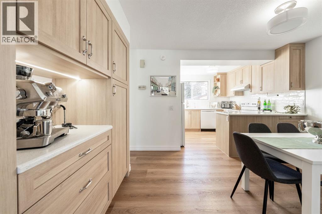 2213 Woodview Drive Sw, Calgary, Alberta  T2W 3N9 - Photo 12 - A2287944