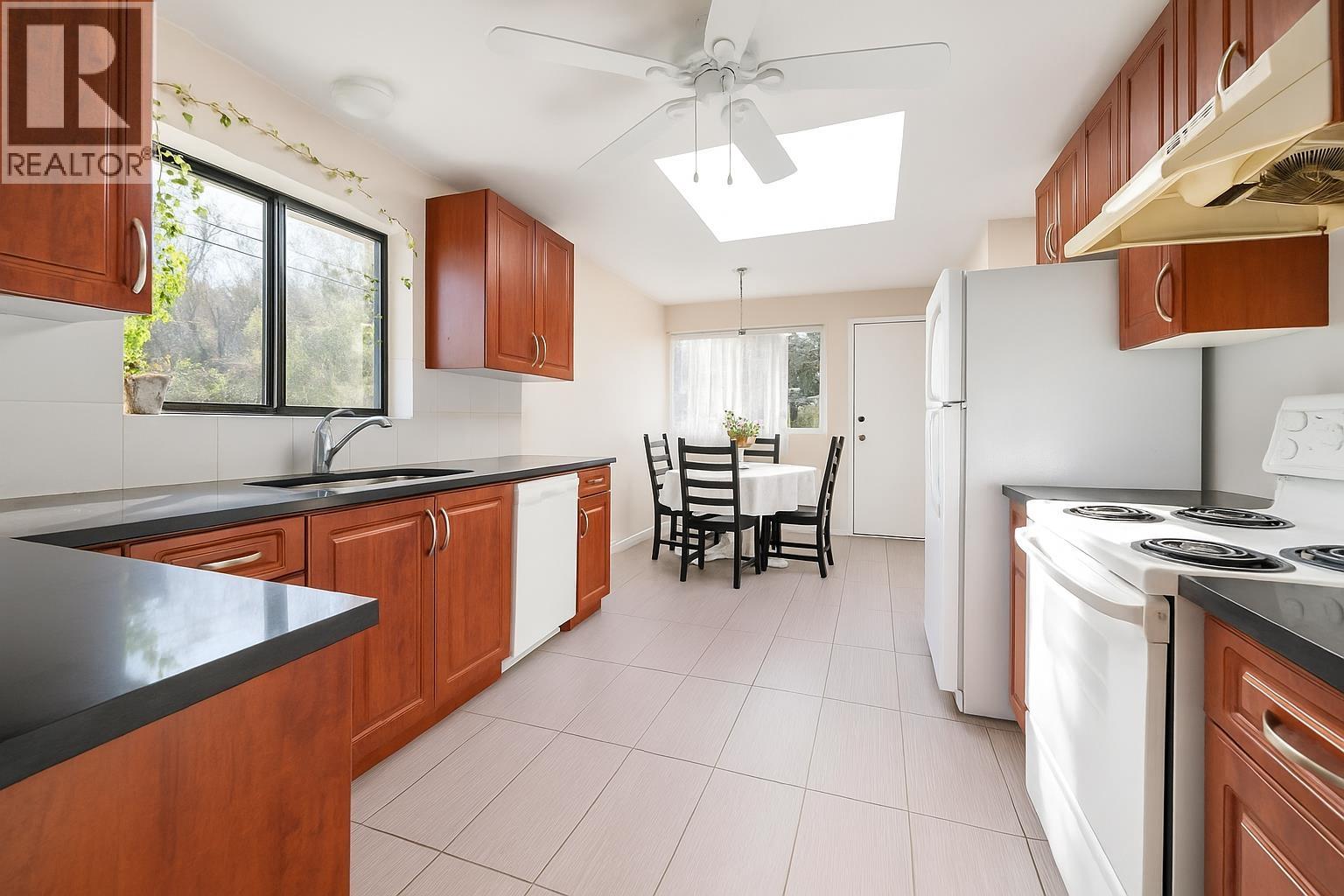 3003 Nw Sunnyhurst Road, North Vancouver, British Columbia  V7K 2G4 - Photo 7 - R3093107