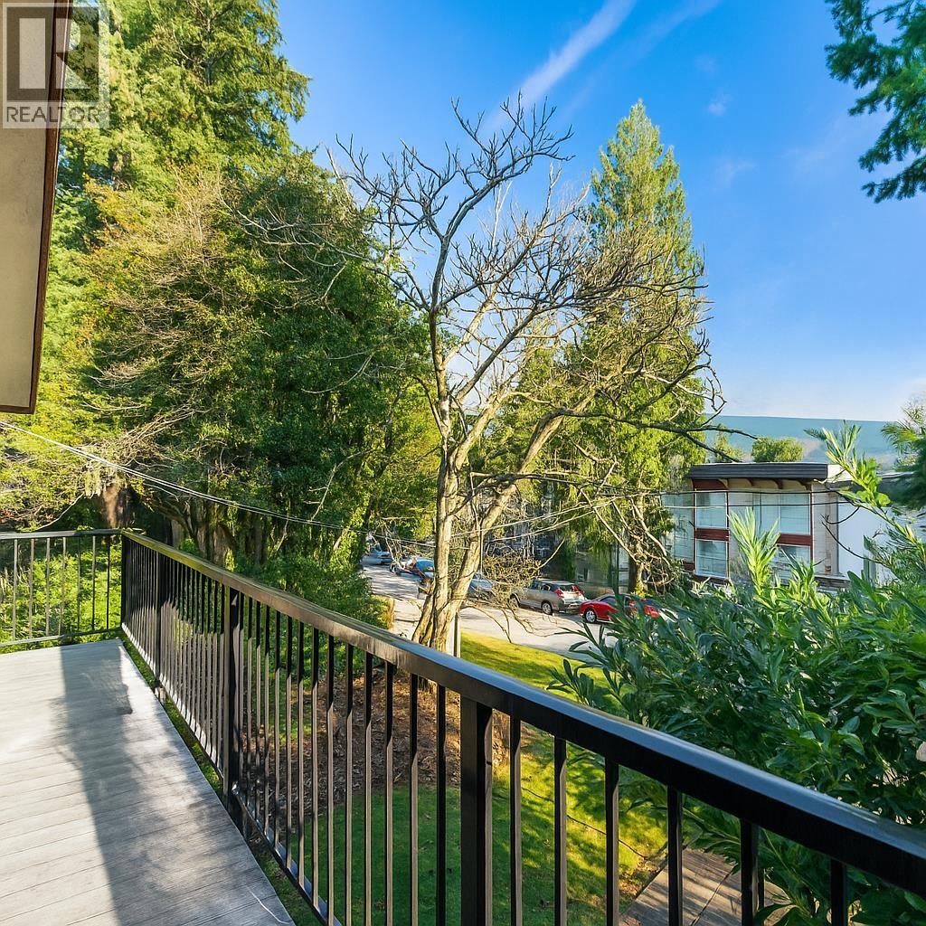 3003 Nw Sunnyhurst Road, North Vancouver, British Columbia  V7K 2G4 - Photo 26 - R3093107