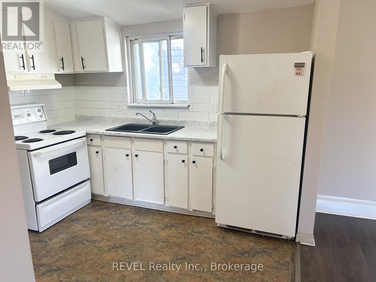 8 Pelham Road, St. Catharines, Ontario  L2S 1P9 - Photo 11 - X12829370