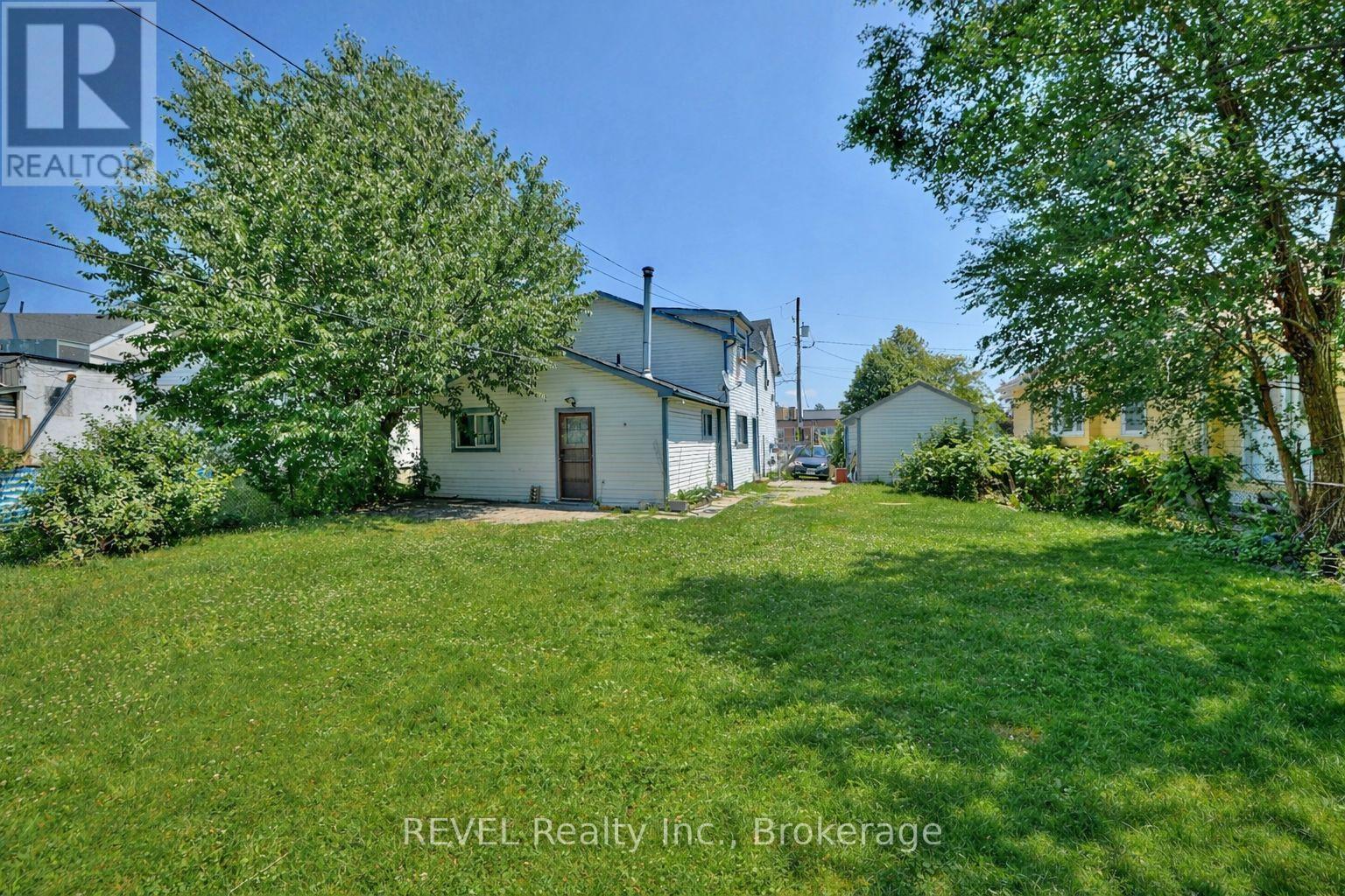 8 Pelham Road, St. Catharines, Ontario  L2S 1P9 - Photo 3 - X12829370