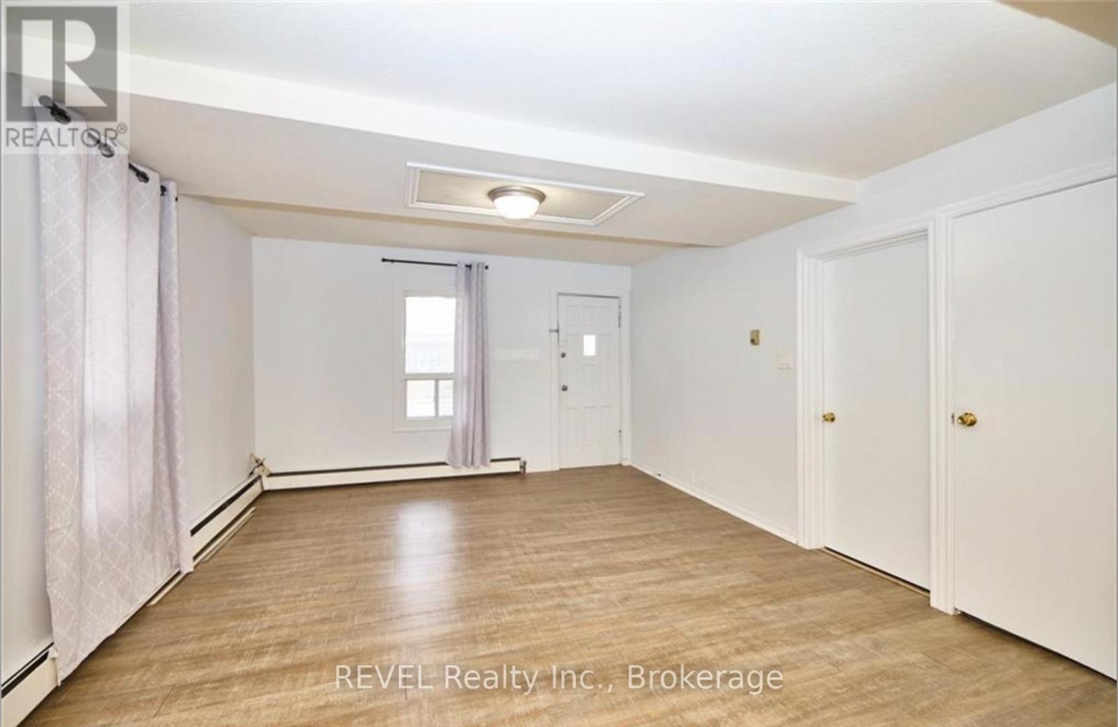 8 Pelham Road, St. Catharines, Ontario  L2S 1P9 - Photo 4 - X12829370