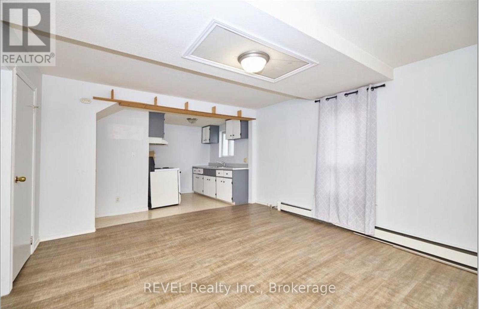 8 Pelham Road, St. Catharines, Ontario  L2S 1P9 - Photo 5 - X12829370