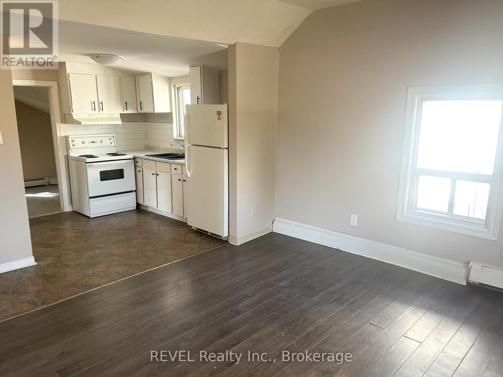 8 Pelham Road, St. Catharines, Ontario  L2S 1P9 - Photo 9 - X12829370