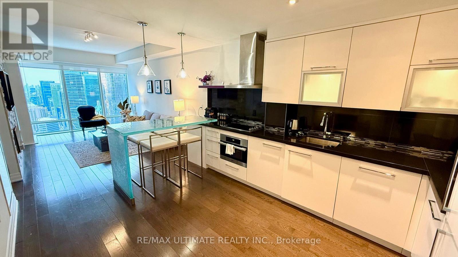 4903 - 8 The Esplanade, Toronto, Ontario  M5E 0A6 - Photo 3 - C12829372