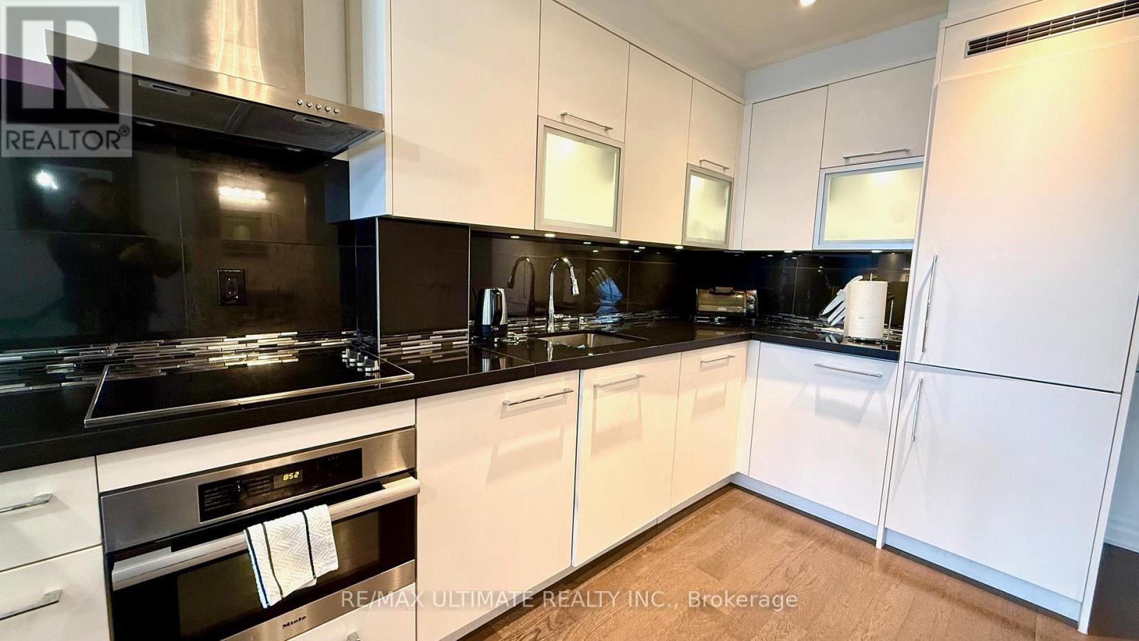 4903 - 8 The Esplanade, Toronto, Ontario  M5E 0A6 - Photo 5 - C12829372