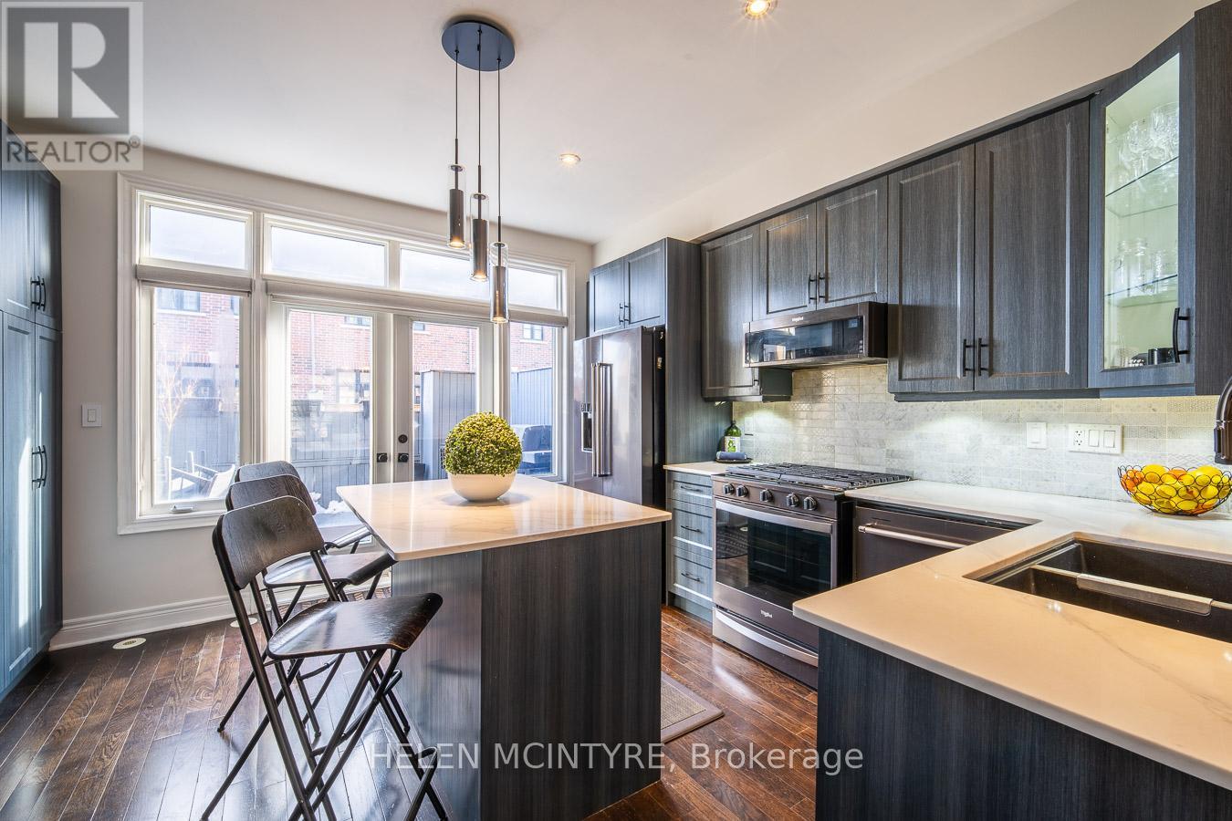 52 Cormier Heights, Toronto, Ontario  M8Z 0B5 - Photo 6 - W12808382