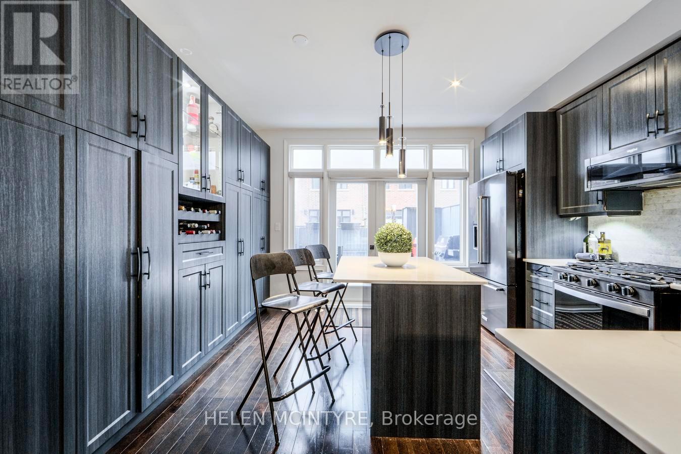 52 Cormier Heights, Toronto, Ontario  M8Z 0B5 - Photo 8 - W12808382