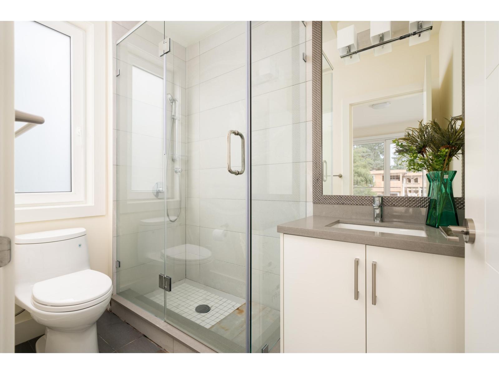 13600 Blackburn Avenue, White Rock, British Columbia  V4B 2Y8 - Photo 32 - R3049176