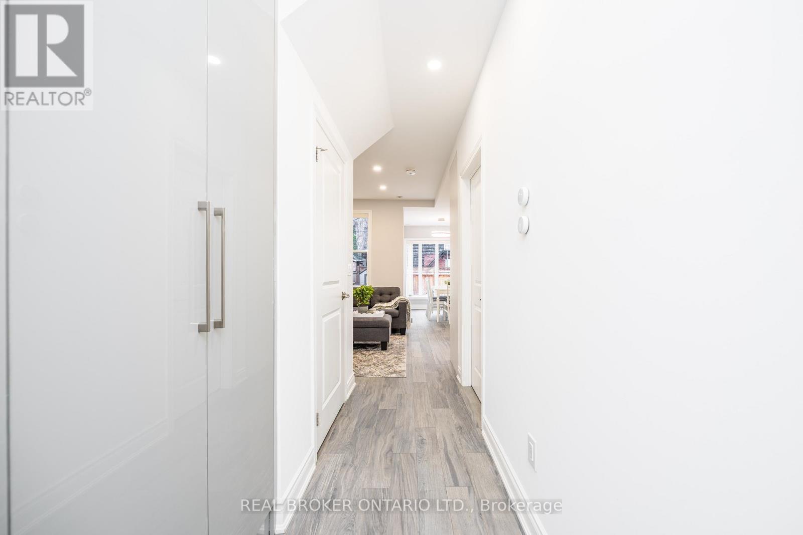 8 Springhurst Avenue, Toronto, Ontario  M6K 1A9 - Photo 7 - W12818738