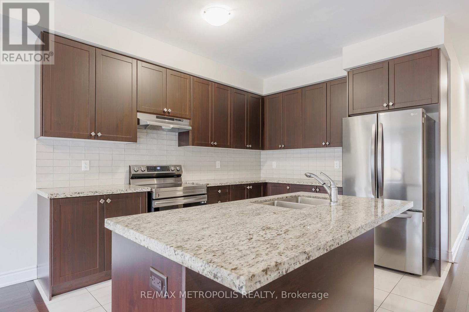 67 Lorne Thomas Place N, New Tecumseth, Ontario  L0L 1L0 - Photo 15 - N12829084