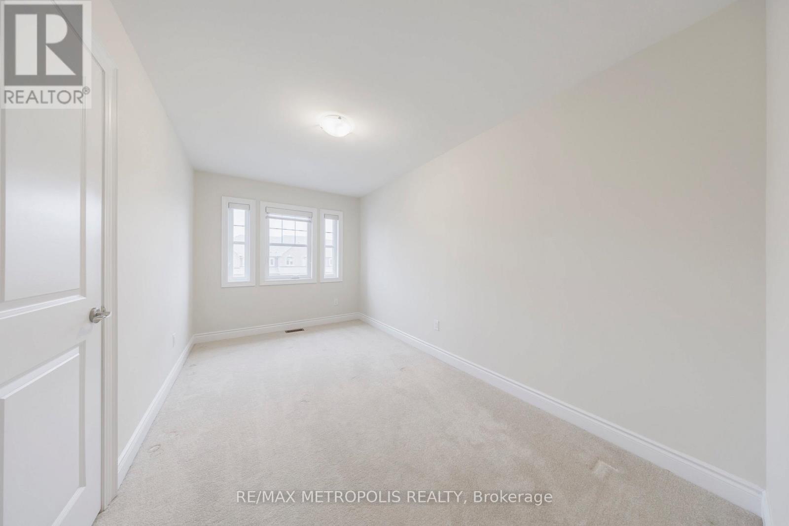 67 Lorne Thomas Place N, New Tecumseth, Ontario  L0L 1L0 - Photo 17 - N12829084