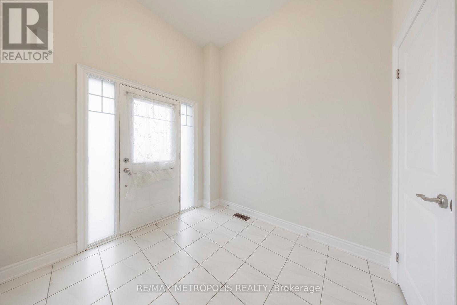 67 Lorne Thomas Place N, New Tecumseth, Ontario  L0L 1L0 - Photo 2 - N12829084