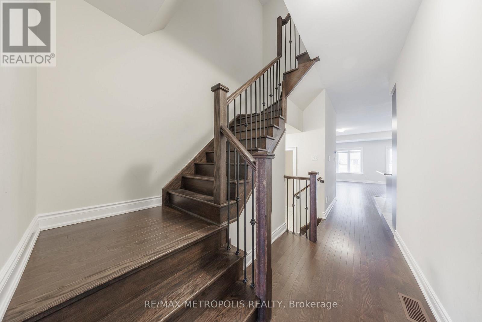 67 Lorne Thomas Place N, New Tecumseth, Ontario  L0L 1L0 - Photo 4 - N12829084