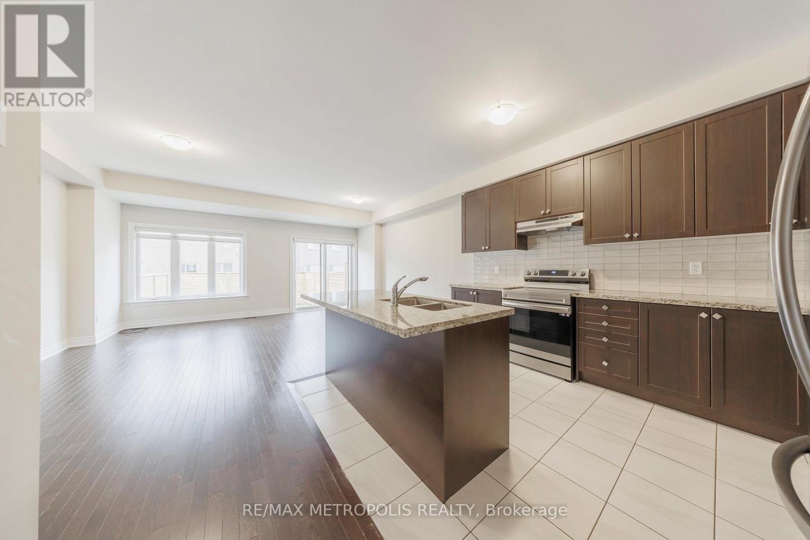 67 Lorne Thomas Place N, New Tecumseth, Ontario  L0L 1L0 - Photo 7 - N12829084