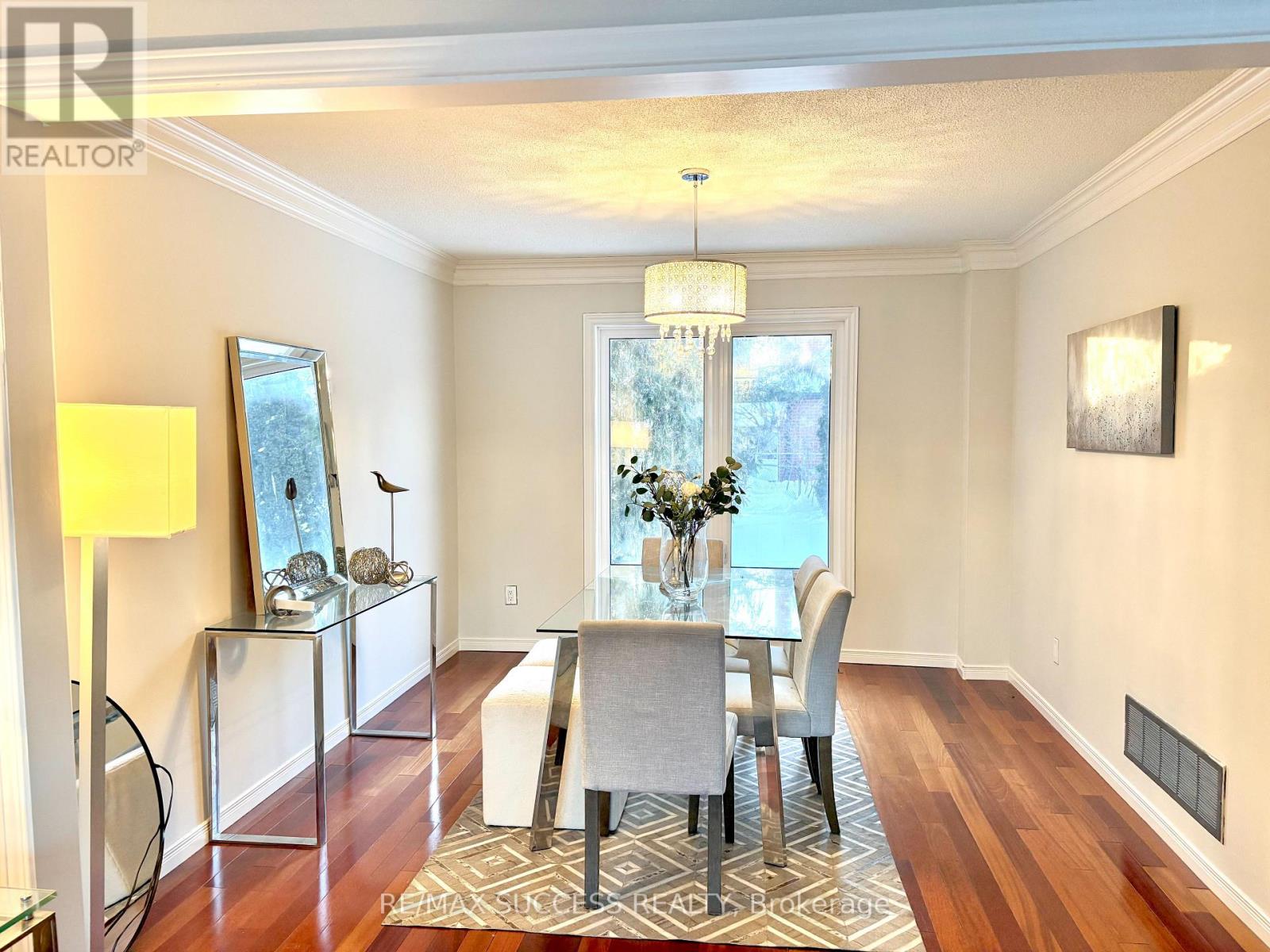 6643 Mockingbird Lane, Mississauga, Ontario  L5N 5K2 - Photo 7 - W12745578