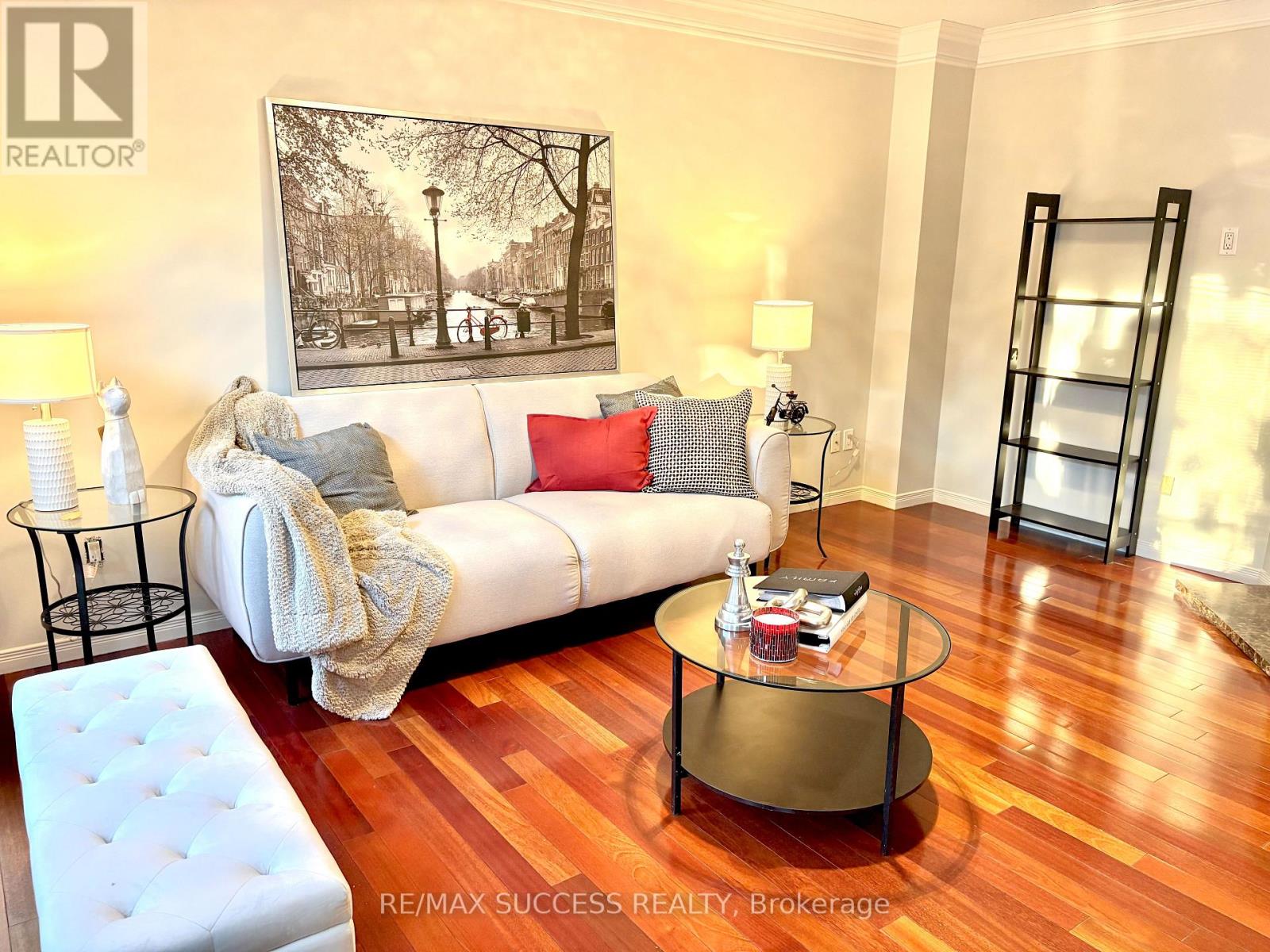 6643 Mockingbird Lane, Mississauga, Ontario  L5N 5K2 - Photo 4 - W12745578