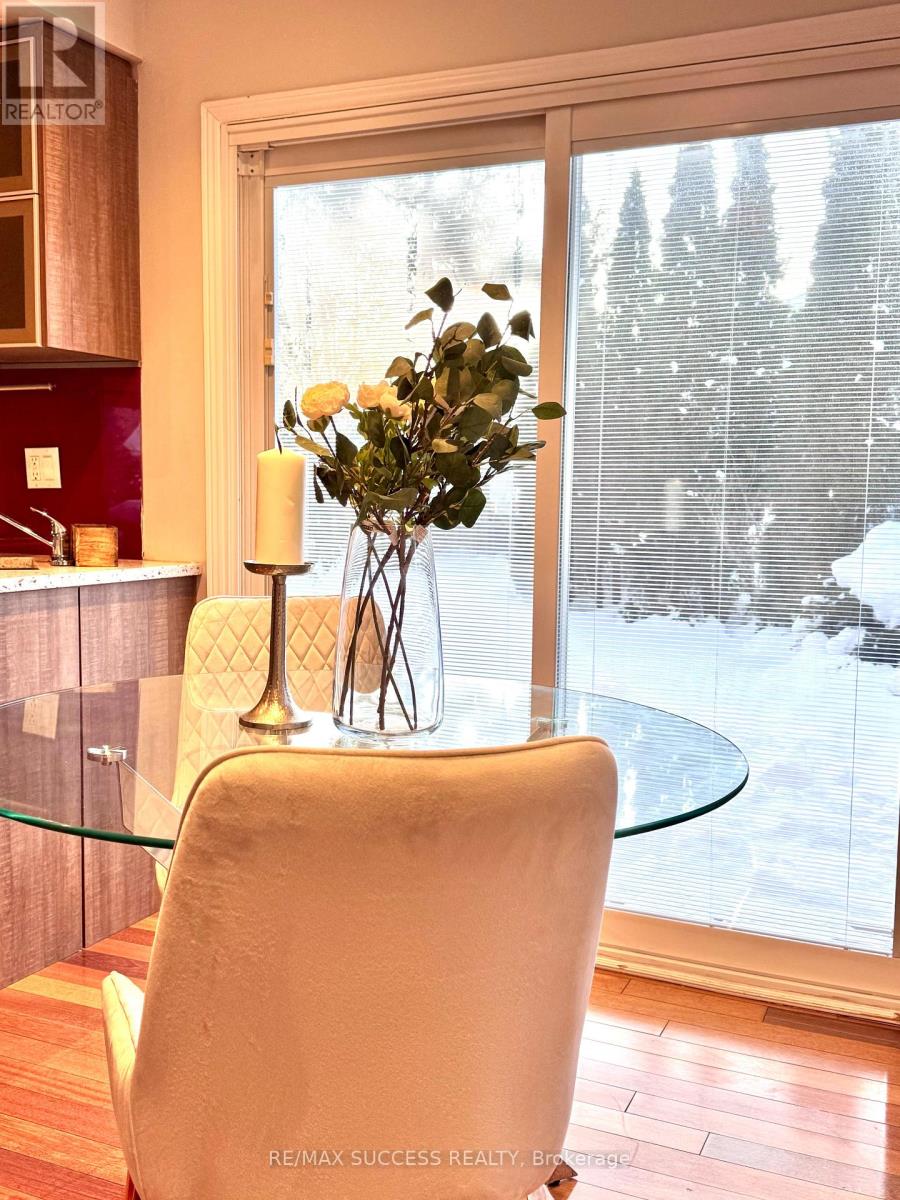 6643 Mockingbird Lane, Mississauga, Ontario  L5N 5K2 - Photo 8 - W12745578