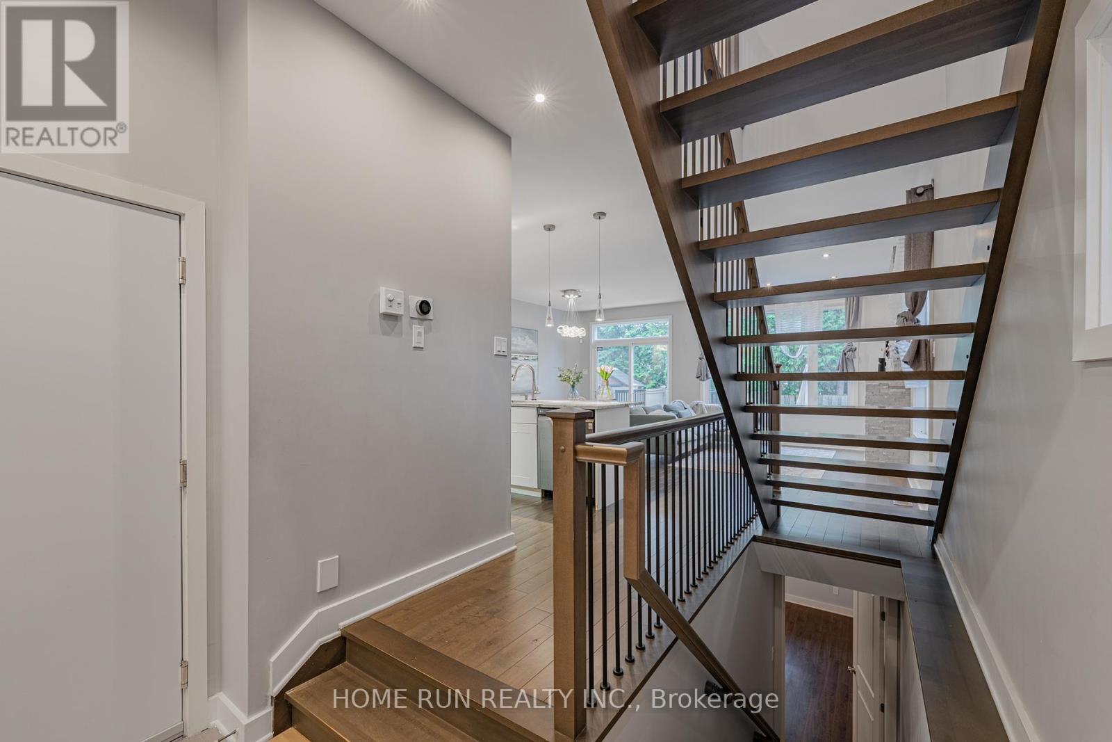 14 Camil Street, Ottawa, Ontario  K1K 0X1 - Photo 5 - X12688102