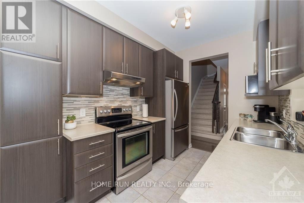 840 Kennacraig Private, Ottawa, Ontario  K2J 5T6 - Photo 4 - X12719276