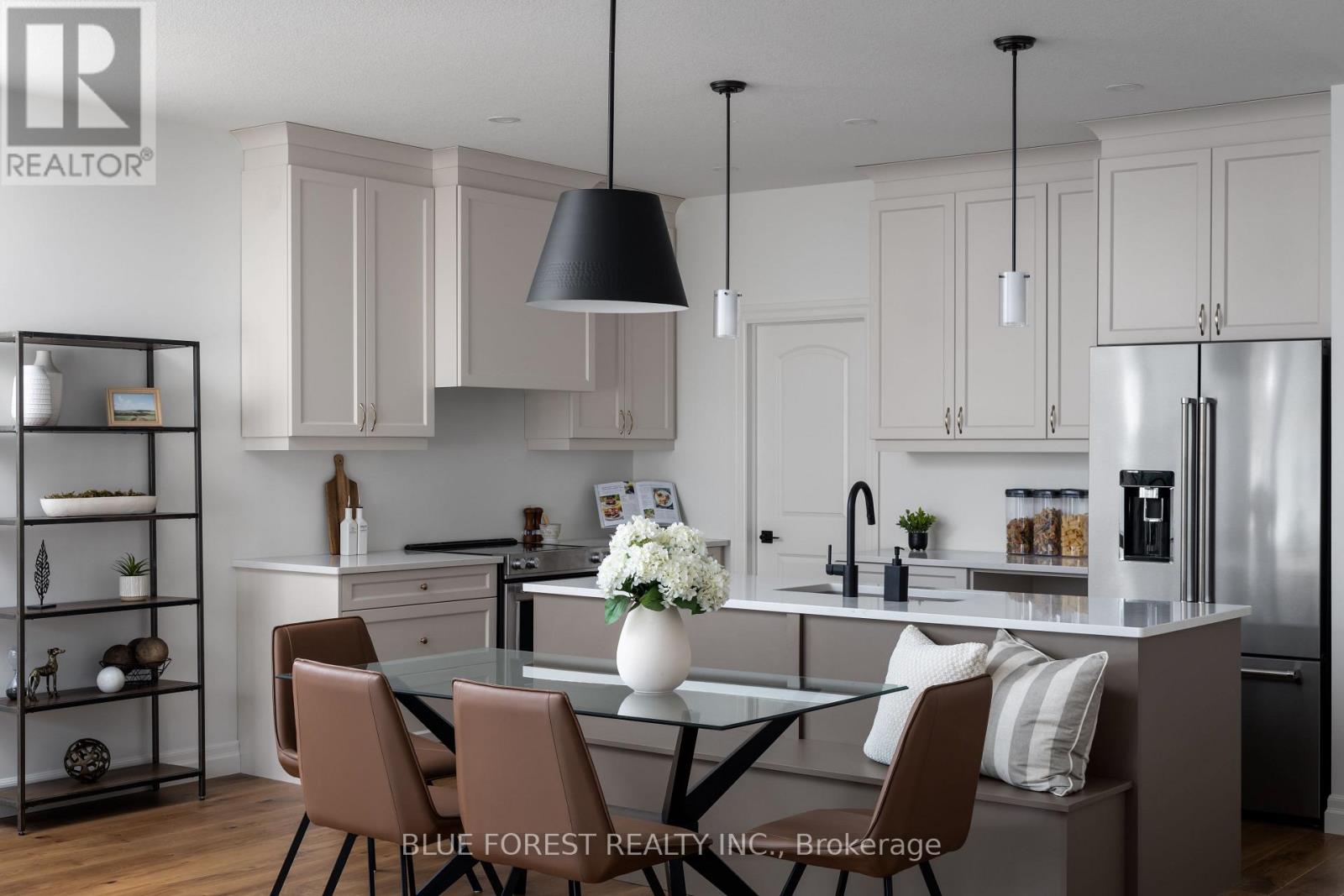 321 Harvest Lane, Thames Centre, Ontario  N0L 1G2 - Photo 3 - X12829406