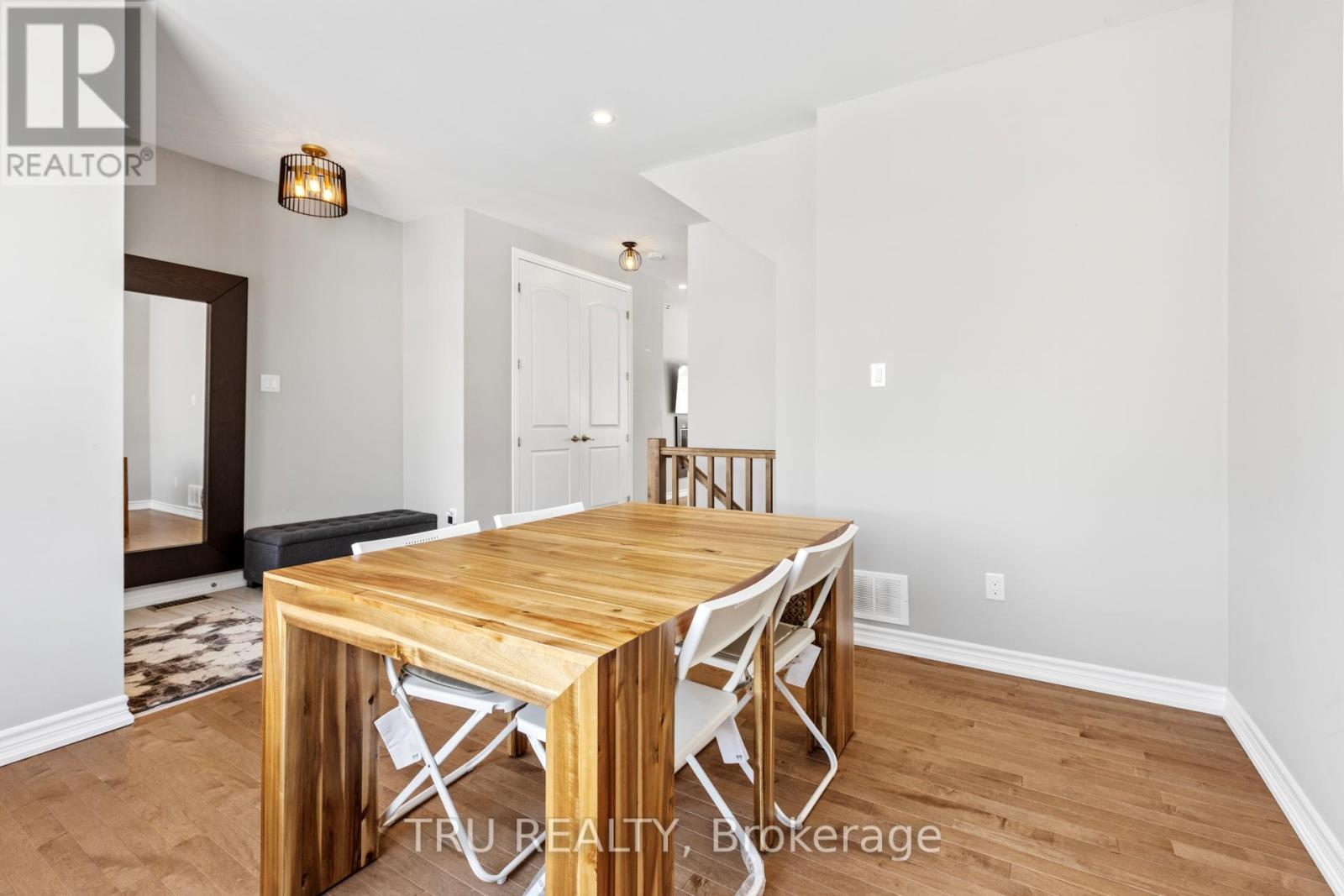 34 Coppermine Street, Ottawa, Ontario  K2J 6P7 - Photo 5 - X12829394