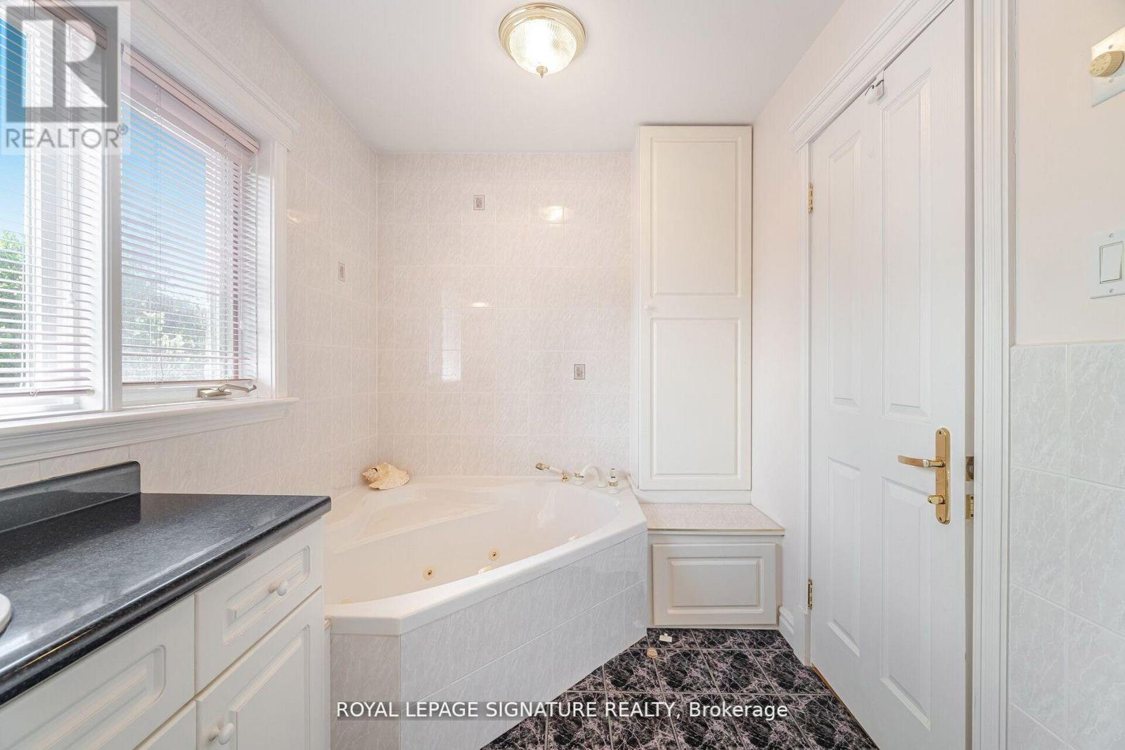 4097 Hickory Drive, Mississauga, Ontario  L4W 1L1 - Photo 28 - W12829116