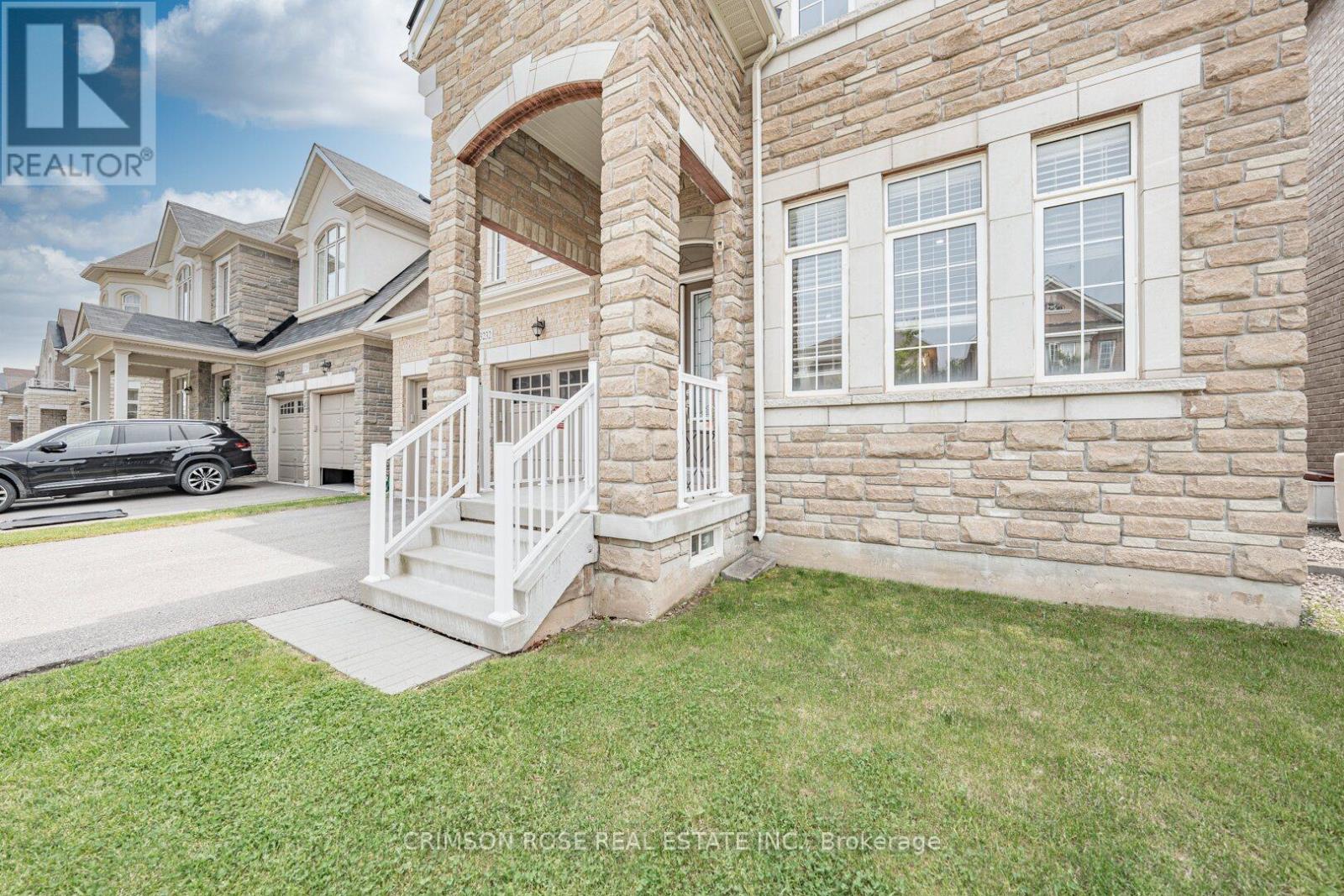 3232 Meadow Marsh Crescent, Oakville, Ontario  L6H 0T6 - Photo 3 - W12829386