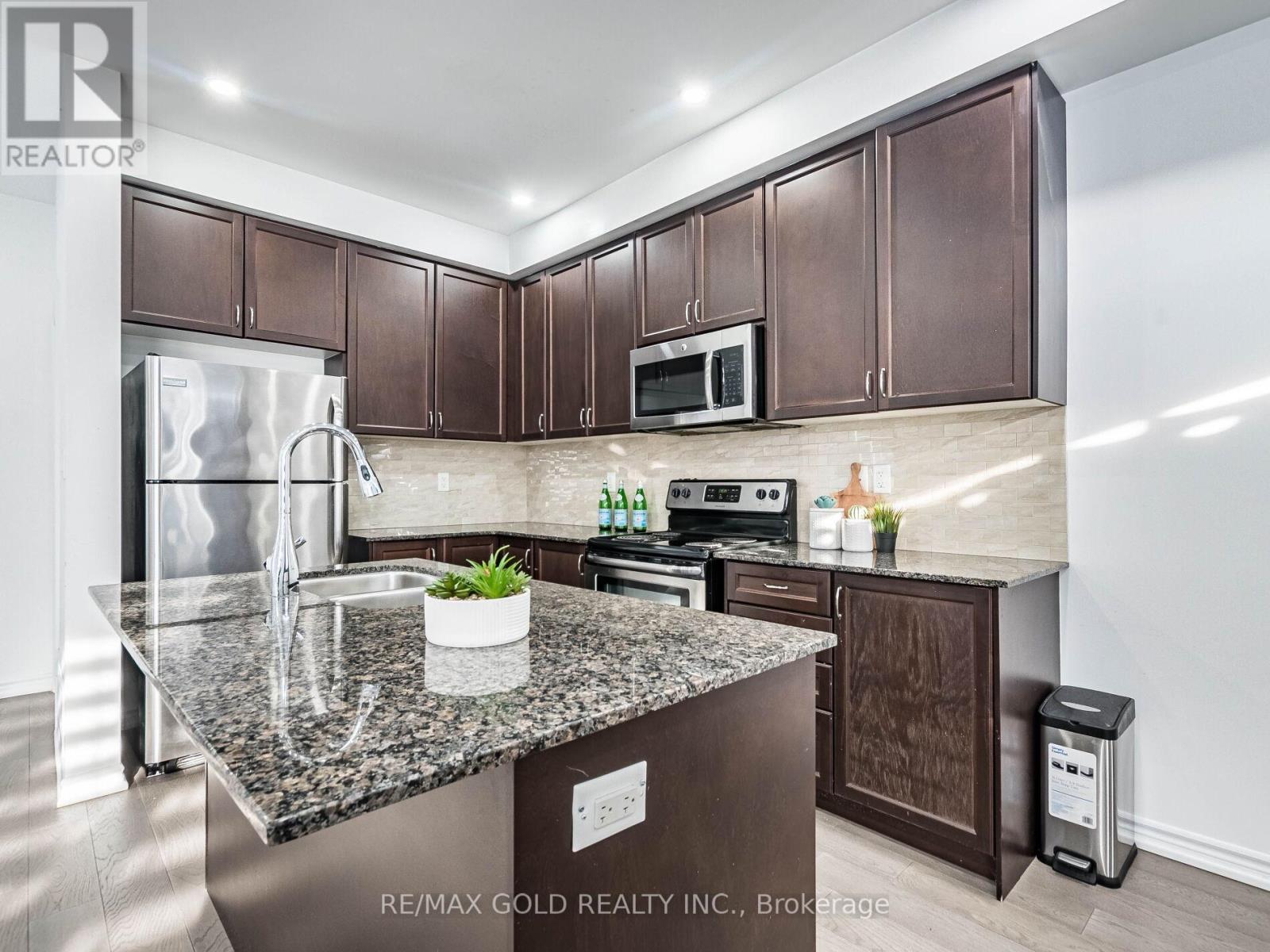 126 Kempenfelt Trail, Brampton, Ontario  L7A 3Y1 - Photo 16 - W12829408