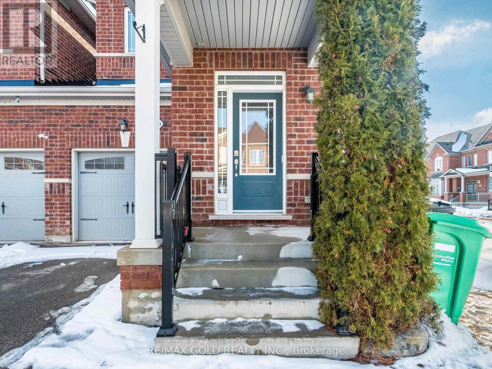 126 Kempenfelt Trail, Brampton, Ontario  L7A 3Y1 - Photo 3 - W12829408