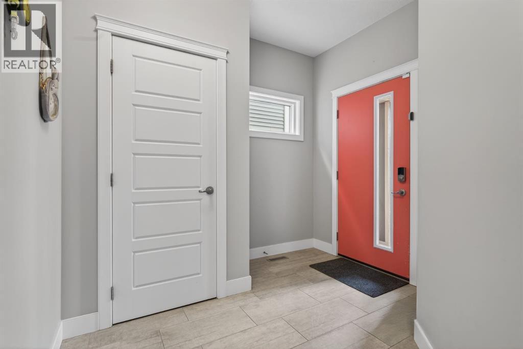 908 Midtown Avenue Sw, Airdrie, Alberta  T4B 4V8 - Photo 3 - A2289603