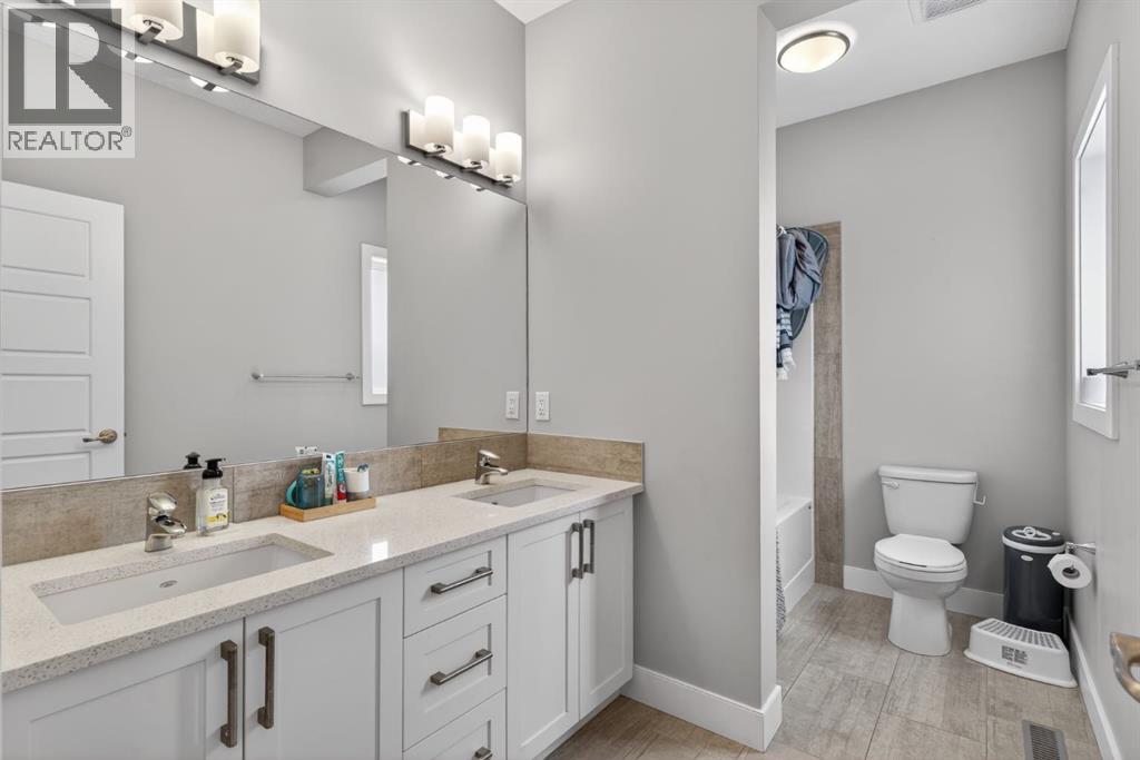 908 Midtown Avenue Sw, Airdrie, Alberta  T4B 4V8 - Photo 37 - A2289603