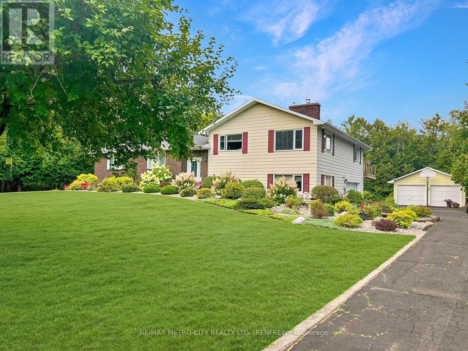 128 BURNS DRIVE, McNab/Braeside, Ontario