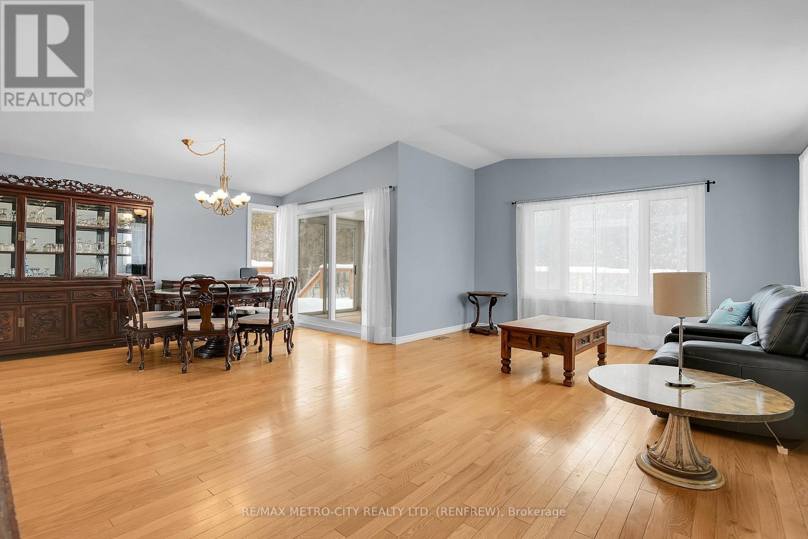 128 Burns Drive, Mcnab/braeside, Ontario  K0A 1G0 - Photo 12 - X12829420