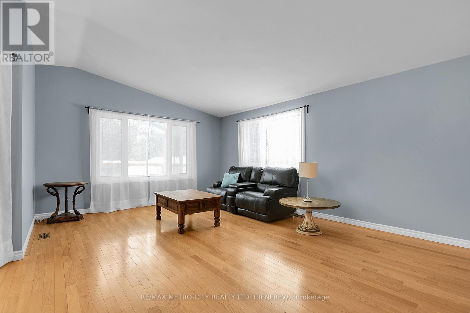 128 Burns Drive, Mcnab/braeside, Ontario  K0A 1G0 - Photo 13 - X12829420