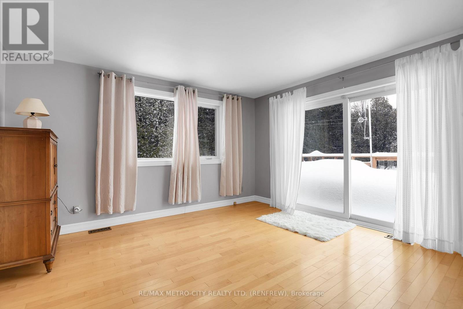 128 Burns Drive, Mcnab/braeside, Ontario  K0A 1G0 - Photo 18 - X12829420