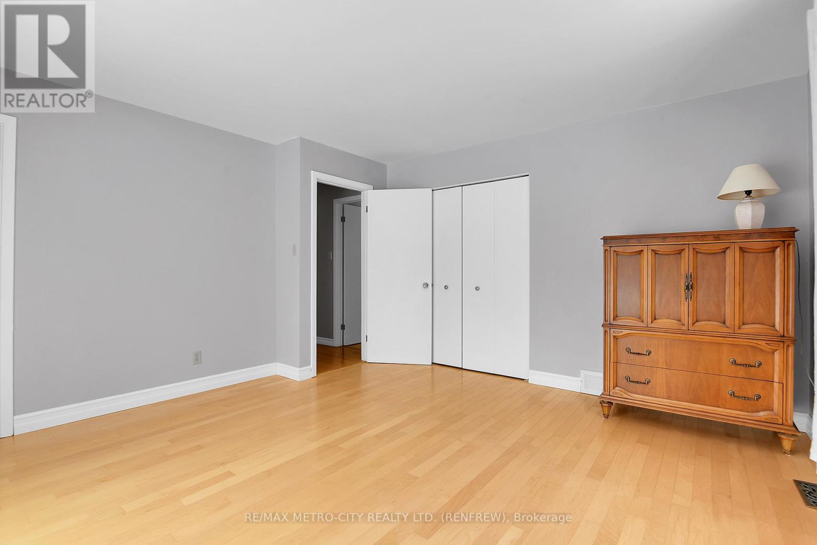 128 Burns Drive, Mcnab/braeside, Ontario  K0A 1G0 - Photo 19 - X12829420