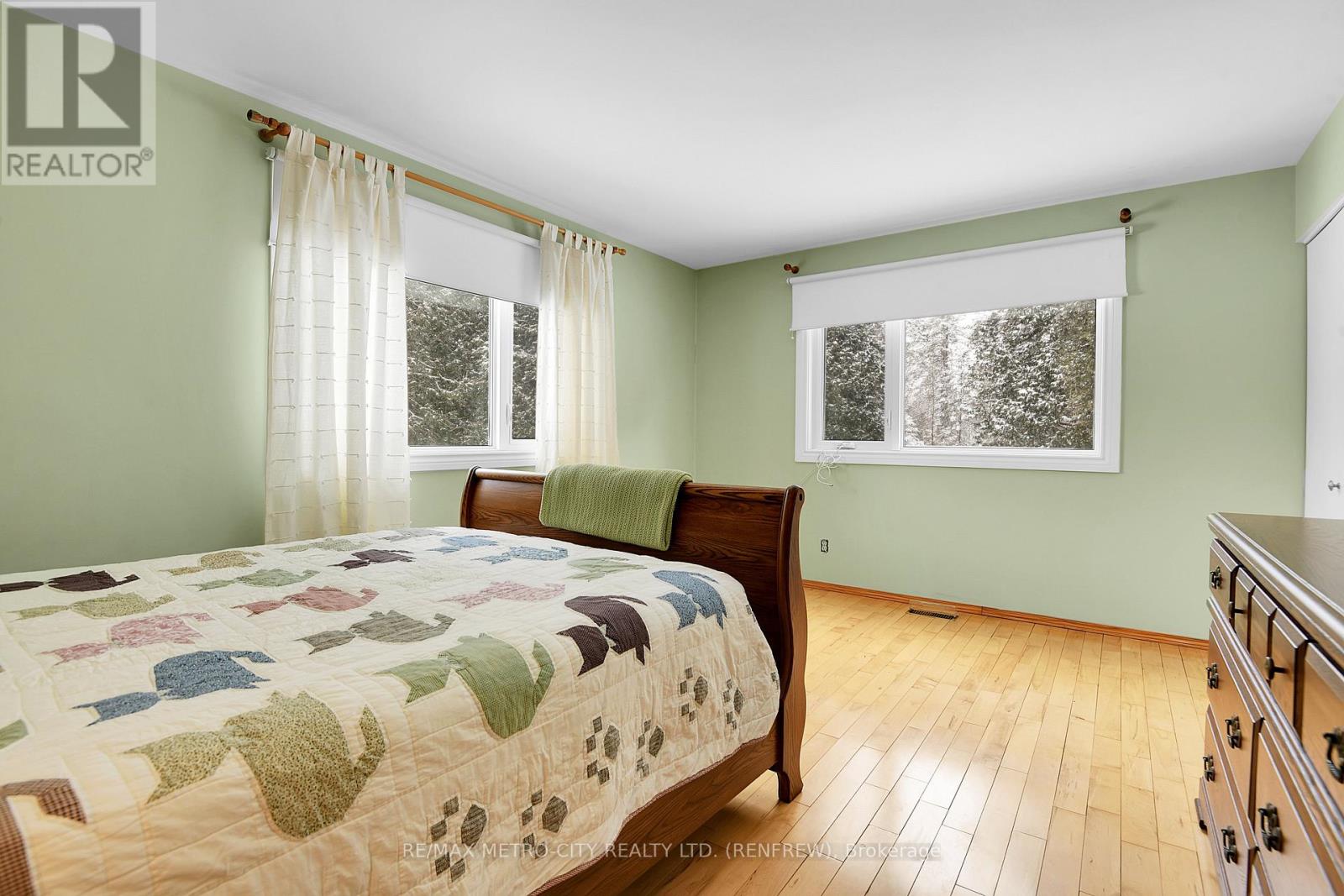 128 Burns Drive, Mcnab/braeside, Ontario  K0A 1G0 - Photo 21 - X12829420