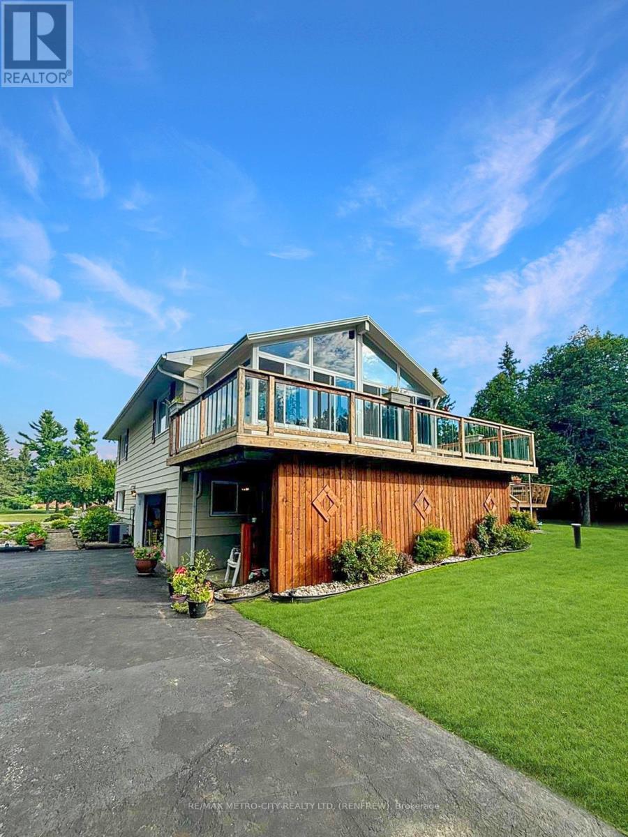 128 Burns Drive, Mcnab/braeside, Ontario  K0A 1G0 - Photo 36 - X12829420