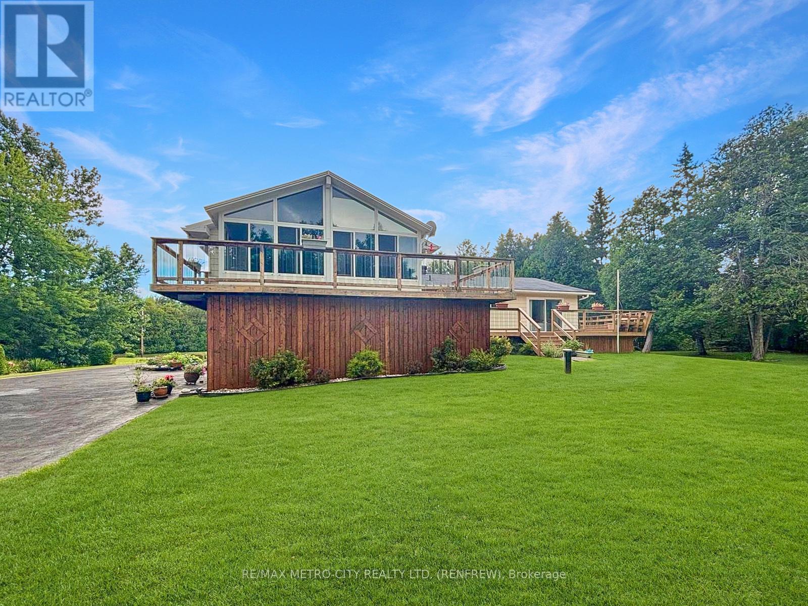 128 Burns Drive, Mcnab/braeside, Ontario  K0A 1G0 - Photo 37 - X12829420