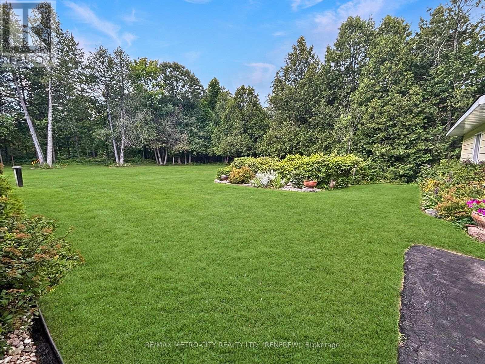 128 Burns Drive, Mcnab/braeside, Ontario  K0A 1G0 - Photo 38 - X12829420