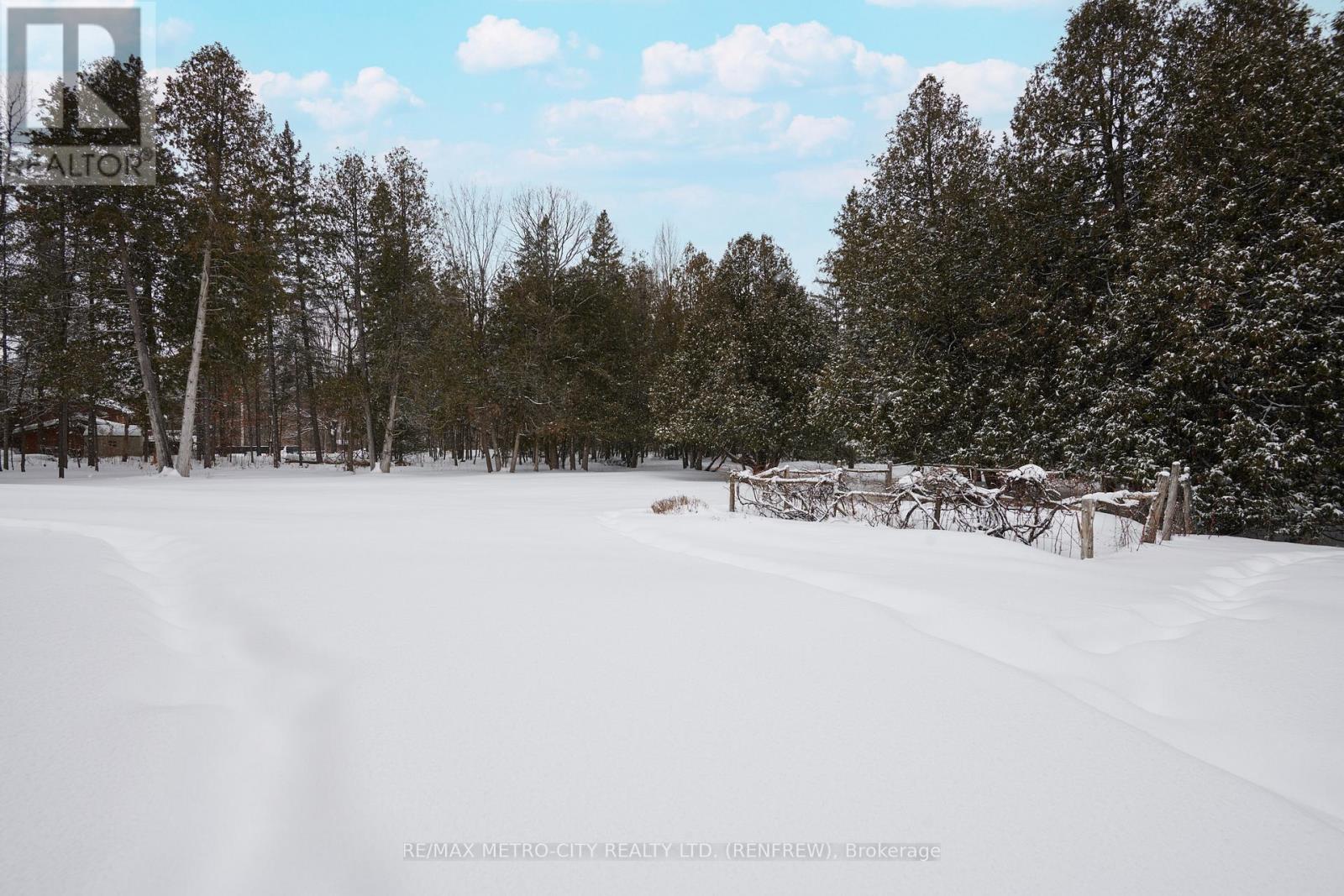 128 Burns Drive, Mcnab/braeside, Ontario  K0A 1G0 - Photo 39 - X12829420