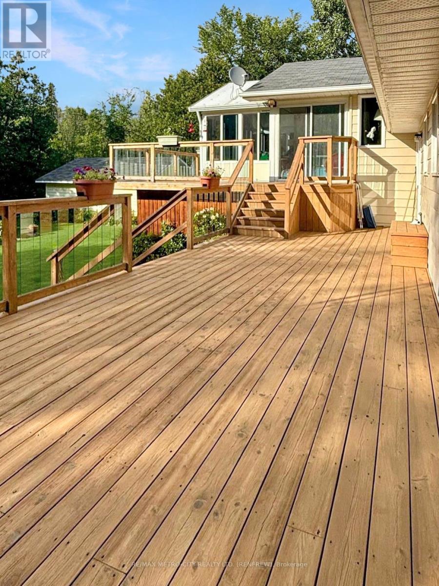 128 Burns Drive, Mcnab/braeside, Ontario  K0A 1G0 - Photo 44 - X12829420