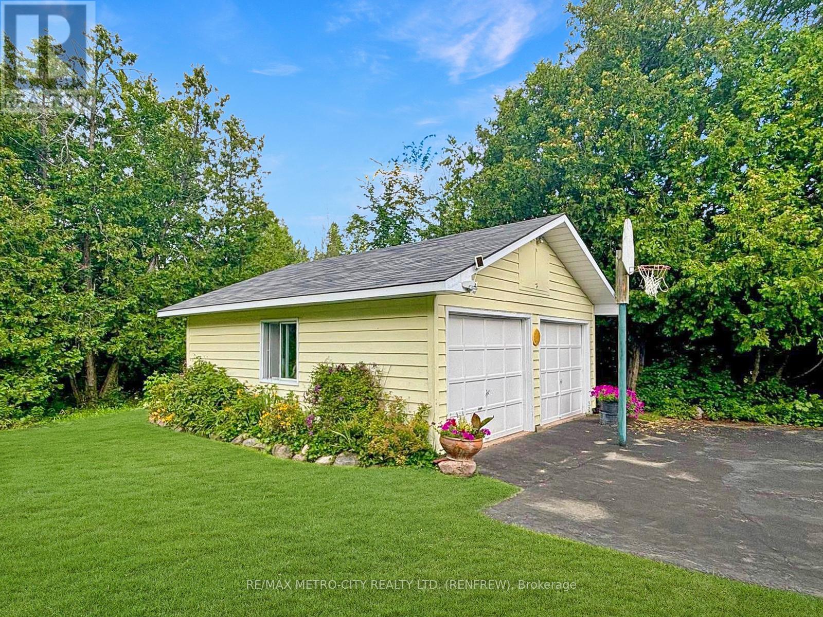 128 Burns Drive, Mcnab/braeside, Ontario  K0A 1G0 - Photo 48 - X12829420