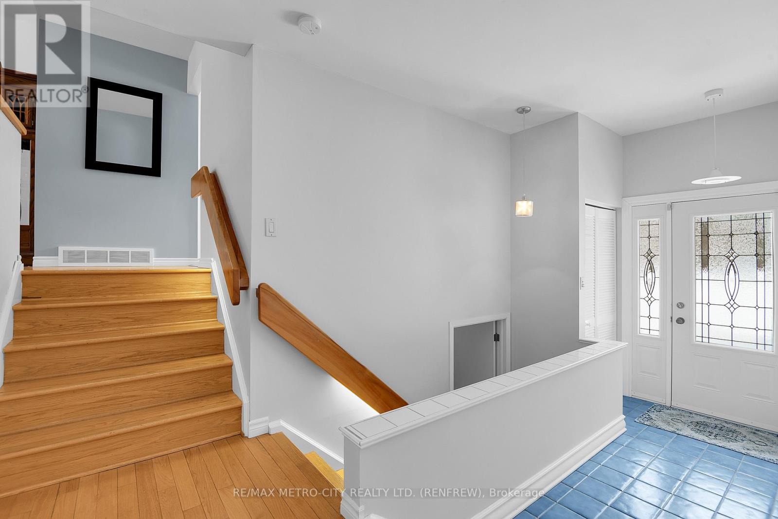 128 Burns Drive, Mcnab/braeside, Ontario  K0A 1G0 - Photo 6 - X12829420